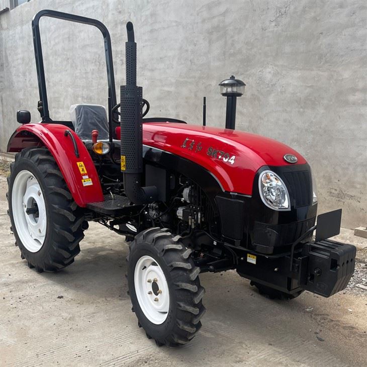 Agricultural farming tractor